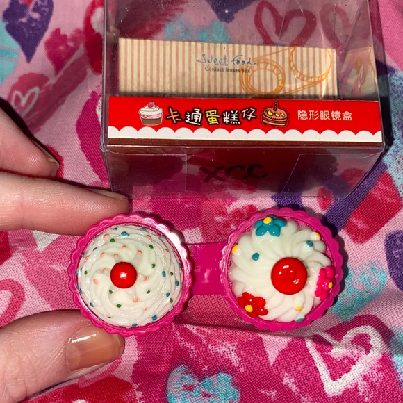 Pink Cupcake Novelty Eye Contact Case. - Picture 6 of 6